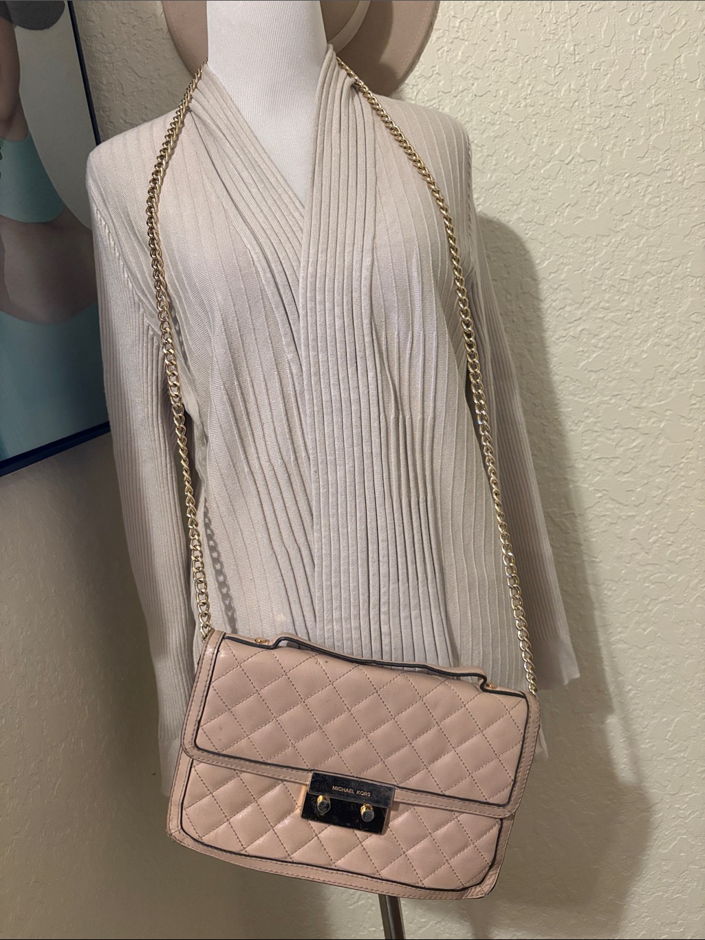 Michael Kors Quilted Shoulder Bag In Light Blush With Gold Chain